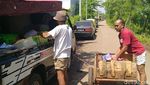 Korban Banjir Rob di Pekalongan Evakuasi Harta Bendanya