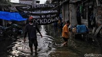 Banjir itu merupakan banjir tahunan karena meluapnya air pasang laut dan potensi banjir rob.
