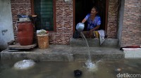 Ketinggian banjir mencapai 20-60 cm. 