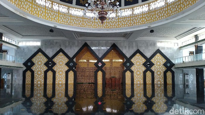 Masjid Agung Baitul Faidzin di Komplek Tegar Beriman, Cibinong, Kabupaten Bogor (Sachril Agustin Berutu/detikcom)