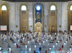 Surat Cinta Gugus Tugas: Semangat Salat Berjamaah Imbang dengan Atasi Wabah