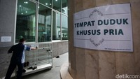 Rencananya Gubernur DKI Jakarta, Anies Baswedan akan ikut melaksanakan ibadah salat Jumat pada masjid yang terletak di dalam area Balai Kota DKI itu.