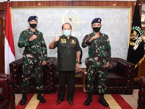 Wakil Ketua MPR Puji Prajurit TNI AL yang Beri THR ke Warga