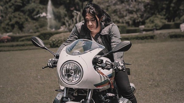 Si Cantik Nabila Putri dan Motor Gedenya
