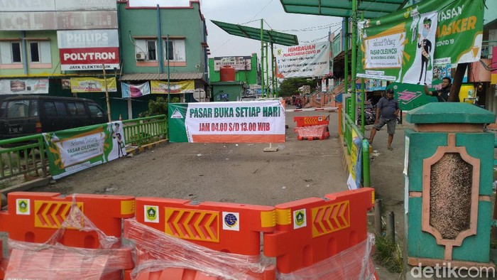 Pasar Cileungsi beroperasi dengan jam terbatas (Sachril Agustin Berutu/detikcom)