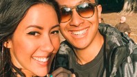 Saat Valentine kemarin, Patricia mengunggah foto berdua dengan Darma. Tak lupa emoji hati dan mawar di keterangan foto. Serasi ya mereka? Foto: Instagram pschuldtz