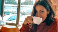 Sepertinya Patricia adalah seorang pencinta kopi. Masih di momen liburannya ia menikmati kopi dengan double caffeine. Foto: Instagram pschuldtz