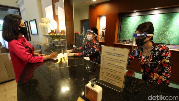 Pihak hotel akan mempersiapkan kenormalan baru dimasing-masing hotel diantaranya dengan tetap pada protokol kesehatan yang dihimbau oleh pemerintah pusat. Pihak hotel akan mempersiapkan kenormalan baru dimasing-masing hotel diantaranya dengan tetap pada protokol kesehatan yang dihimbau oleh pemerintah pusat.