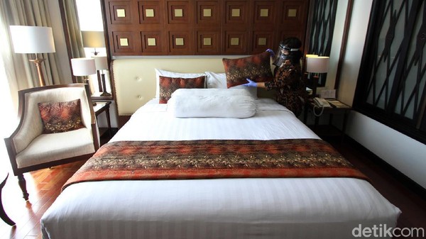 Bahkan, kamar tidur pun dibersihkan dengan cermat.