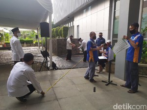 Melihat Persiapan Salat Jumat Masjid Balkot DKI di Hari ke-1 PSBB Transisi
