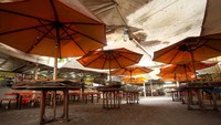 Ditutupnya area Monas praktis membuat aktivitas di kawasan kuliner Lenggang Jakarta ikut terhenti.