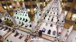 Ratusan Ribu Orang Salat Jumat Pertama di Masjid Nabawi