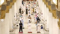 Imam dan khatib pada Jumat pertama di Masjid Nabawi kali ini adalah Syekh Dr Abdul Muhsin Qaasim. (Foto: dok. Haramain Info)