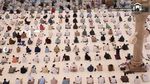 Ratusan Ribu Orang Salat Jumat Pertama di Masjid Nabawi