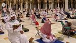 Ratusan Ribu Orang Salat Jumat Pertama di Masjid Nabawi