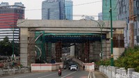 Direktur Operasi 2 Adhi Karya Pundjung Setya Brata memperkirakan pada Maret 2022 baru akan diselesaikan seluruh sistem persinyalan dan lain sebagainya.