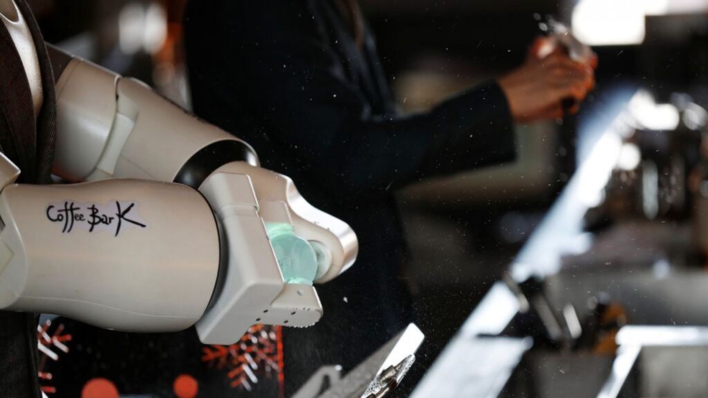 Robot bartender di bar Korea Selatan