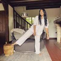 Salah satu sudut rumah anggun yang cozy dengan sofa unik berbentuk bulat. (Foto: Instagram/@anggun_cipta)