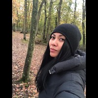 Bagian yang paling menarik dari rumah ini adalah halamannya. Anggun punya halaman berupa hutan oak pribadi. In our private Oak forest of a backyard 🌳 #Blessed #CountryHouse #LaNormandie, tulis Anggun sebagai keterangan foto ini. (Foto: Instagram/@anggun_cipta)