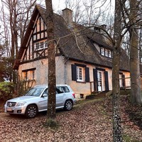 Potret rumah tersebut kerap menghiasi Instagram penyanyi Indonesia yang telah lama menetap di Prancis itu. Dari unggahan tersebut, diketahui rumah tersebut berlokasi di Normandie, sebuah wilayah di utara Prancis yang langsung berbatasan dengan Selat Inggris. (Foto: Instagram/@anggun_cipta)