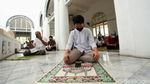 Salat Jumat Pertama Masa PSBB Transisi di Jakarta