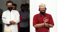 Jamaah tampak mematuhi aturan dengan menempati posisi saf sesuai tanda jaga jarak yang sudah ditentukan.