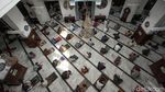 Salat Jumat Pertama Masa PSBB Transisi di Jakarta