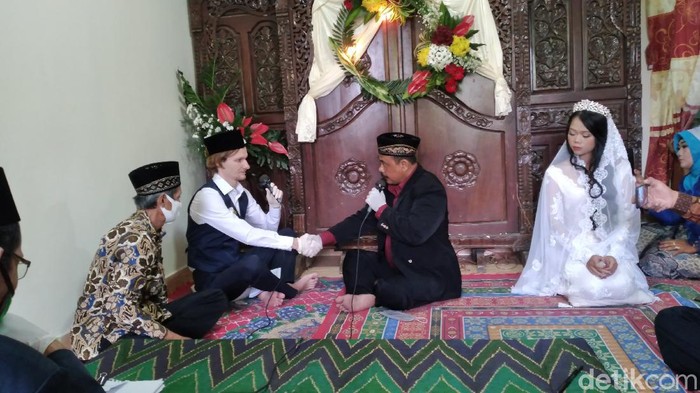 Seorang WN Rusia menikahi gadis asal Kulon Progo, Jumat (5/6/2020).