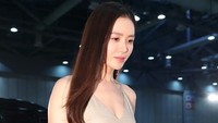 Ia tampil menawan dengan dress panjang yang mengekspos bagian bahunya itu. Dok. Instagram