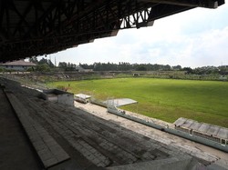 Pemandangan dari tribune VIP tak jauh berbeda. Ada banyak kerusakan di sana. (Foto: detikcom/Rengga Sancaya)