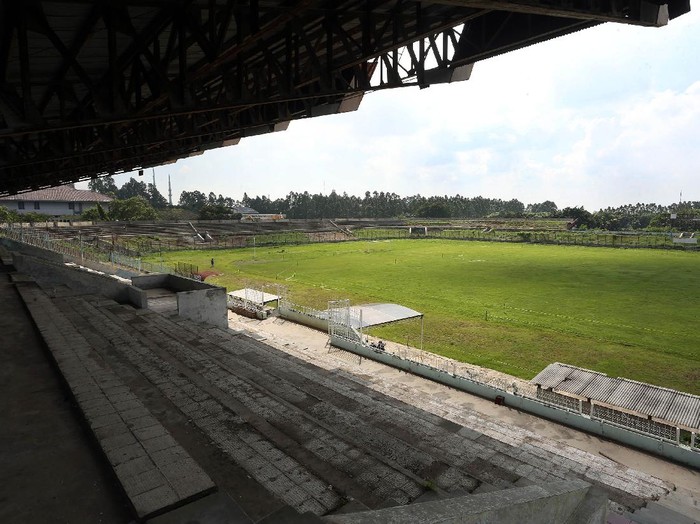 Stadion Benteng yang tak terawat.