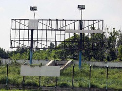 Sisa papan skor stadion Benteng, hanya terlihat kerangkanya. (Foto: detikcom/Rengga Sancaya)