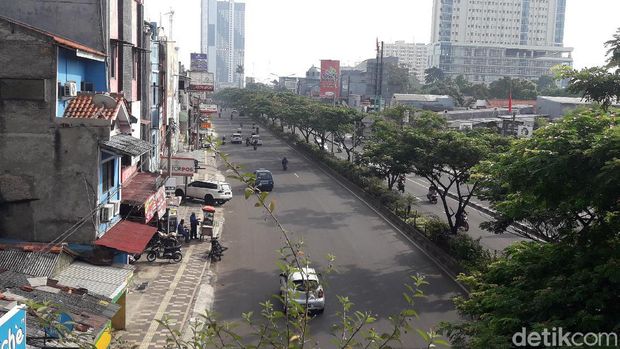 Suasana lalu lintas di Jalan Margonda Raya, Depok