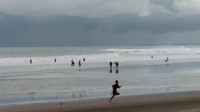 Pantai Pangandaran di Jawa Barat kembali dibuka untuk umum, tentu saja dengan menerapkan protokol kesehatan. (Faizal Amiruddin/detikcom)