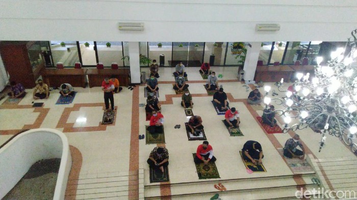 Suasana salat Jumat di Kantor Pemprov Jateng