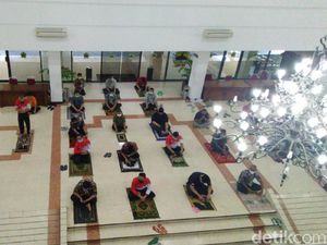 Jumatan Pertama di Pemprov Jateng, Ganjar: Semua Sudah Rindu Salat Jumat