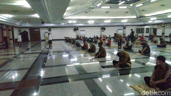Suasana salat Jumat di Kantor Pemprov Jateng