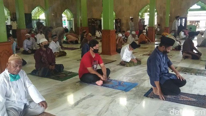 Suasana salat Jumat di Masjid Agung Kauman Kota Magelang, Jumat (5/6/2020)