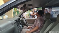 Pelaksanaan salat Jumat hari ini juga dikhususkan bagi warga sekitar saja. Masyarakat dari luar daerah atau yang melintas dilarang salat Jumat di masjid ini.