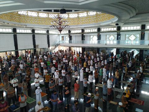 Suasana salat Jumat di Masjid Baitul Faizin Bogor (Foto: Sachril/detikcom)
