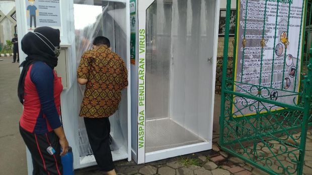 Suasana salat Jumat di Masjid Baitul Faizin Bogor (Foto: Sachril/detikcom)