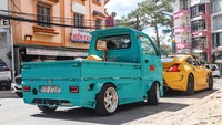 Dilihat dari samping, fender pun menjadi lebih keluar guna menonjolkan kesan sporty lantaran pelek sudah diganti model JDM merek AVID ring 15, yang dibalut ban berukuran 170/50. Foto: Zing