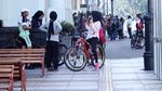 Kawasan Gedung Merdeka Bandung Ramai Kerumunan