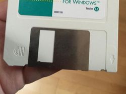 Nostalgia dengan Teknologi Era 90-an yang Bikin Senyum-senyum