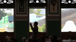 Terapkan Protokol Kesehatan, Salat di Masjid Al Azhar Meluber ke Halaman