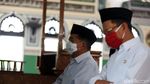 Terapkan Protokol Kesehatan, Salat di Masjid Al Azhar Meluber ke Halaman
