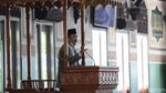 Terapkan Protokol Kesehatan, Salat di Masjid Al Azhar Meluber ke Halaman