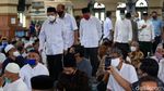 Terapkan Protokol Kesehatan, Salat di Masjid Al Azhar Meluber ke Halaman