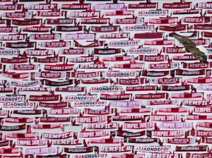 Liga Portugal Main Lagi: Bus Benfica Dilempari Batu, Pemain Terluka