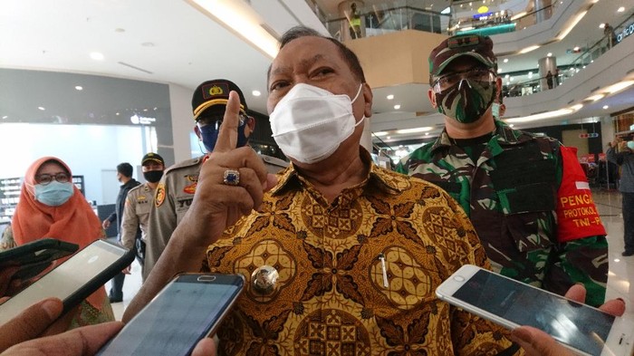 Wali Kota Cilegon, Edi Ariadi tinjau pusat perbelanjaan. (Foto: M Iqbal/detikcom)